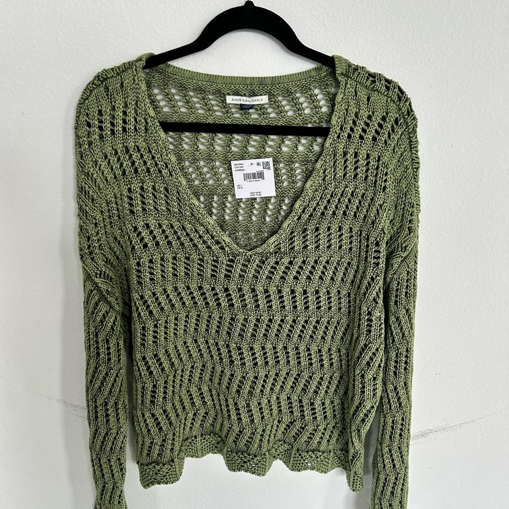 American Eagle Outfitters Green V-Neck Sweater NEW WITH TAGS/Large